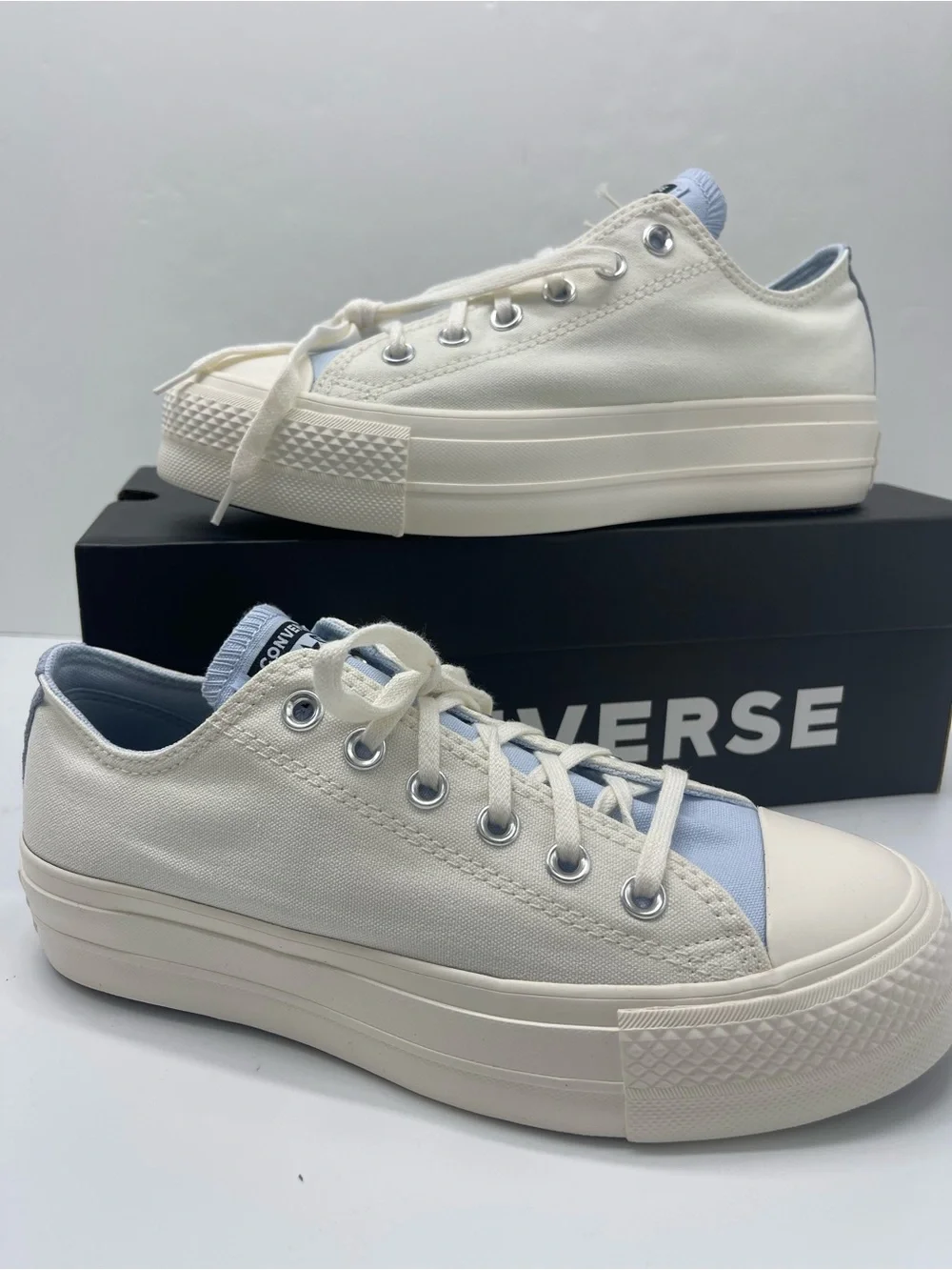 Converse CTAS LIFT OX EGRET/EGRET/BLUE SUPER-MOON Low Top Platform Sneakers